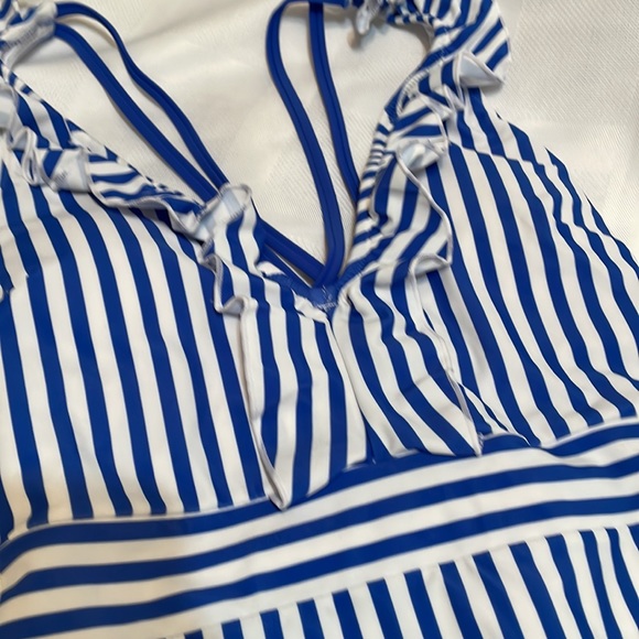 NWT Cupshe Sz L 1-Piece V Neck Ruffle / Cross Back Swimsuit Blue White Stripes - Picture 3 of 8